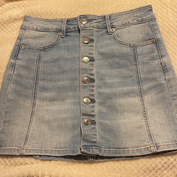 American Eagle size 8 denim button up jean skirt - Picture 2 of 5
